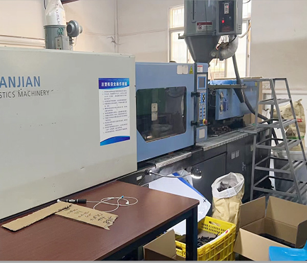 大吨位精准注塑机-